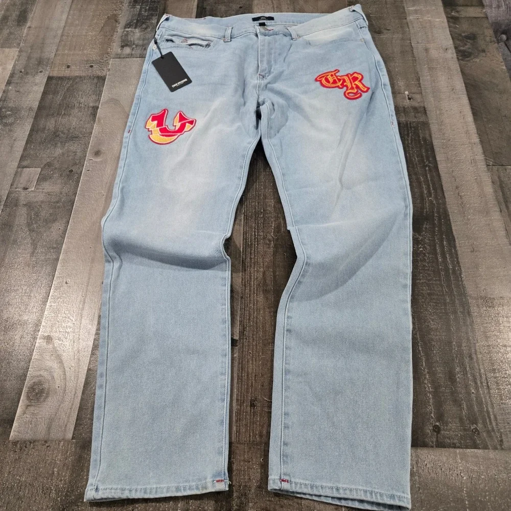 True Religion Geno Slim Fit Varsity Patch Denim Jeans Light Wash Deadstock NWT